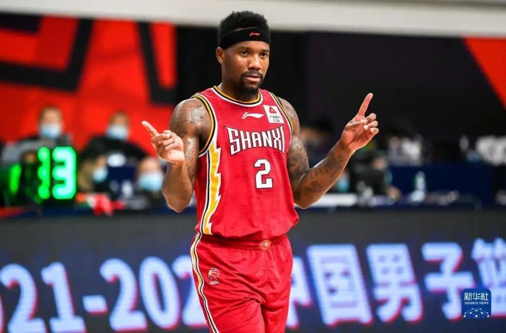 其他的球员也都发挥的非常出色，他们都很好的完成了自己的任务，我们踢了一场非常漂亮的比赛。